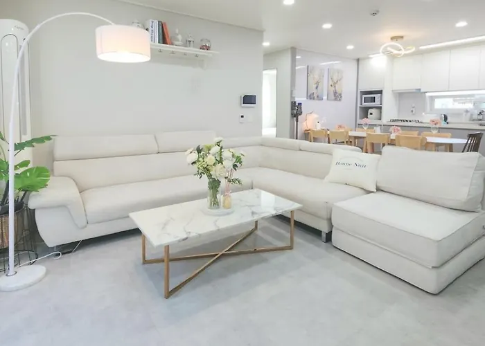 Esther Stay, Seoul