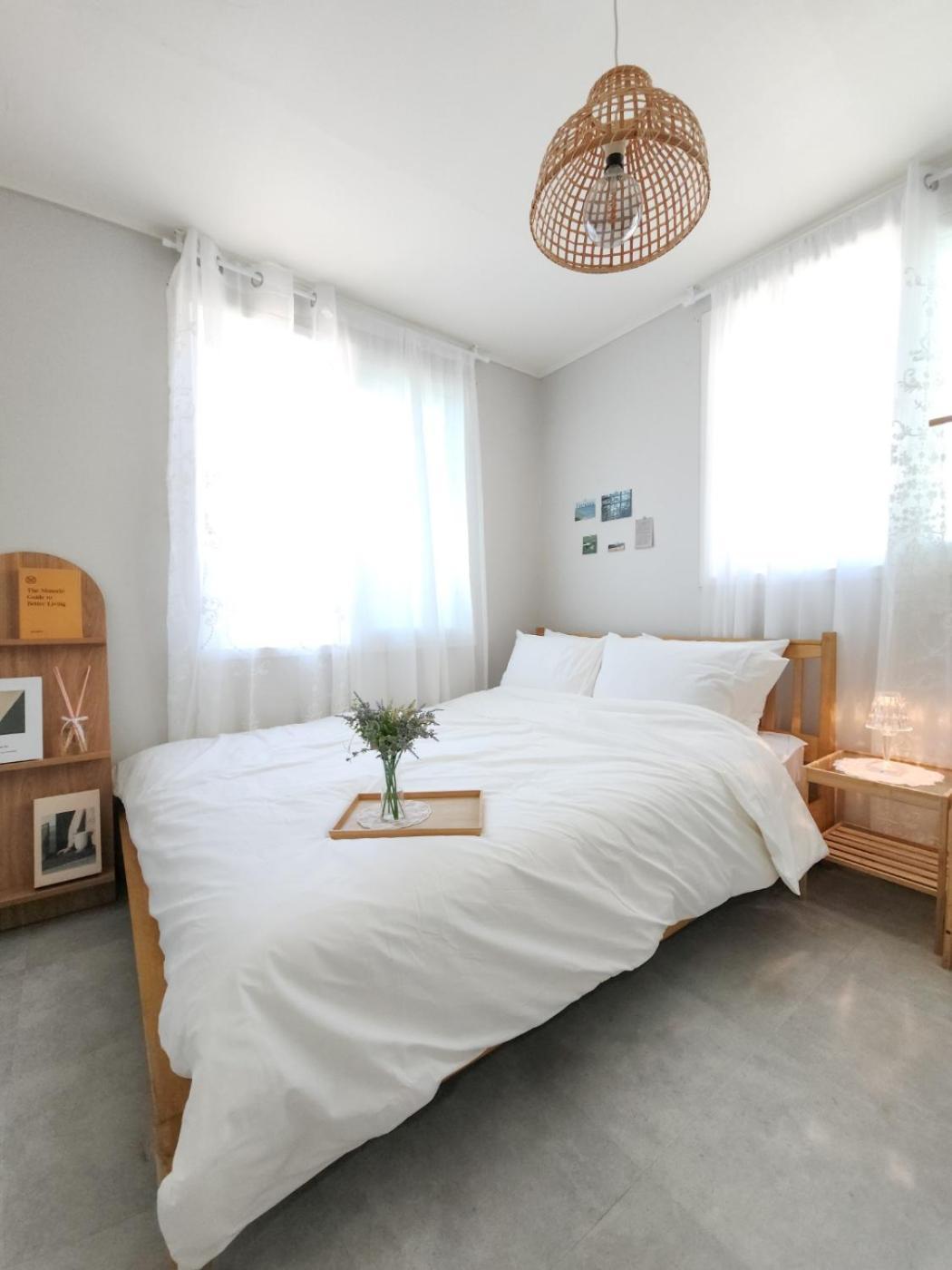 Esther Stay, Apartment