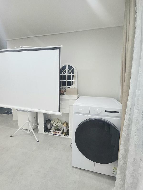 Esther Stay, Apartment